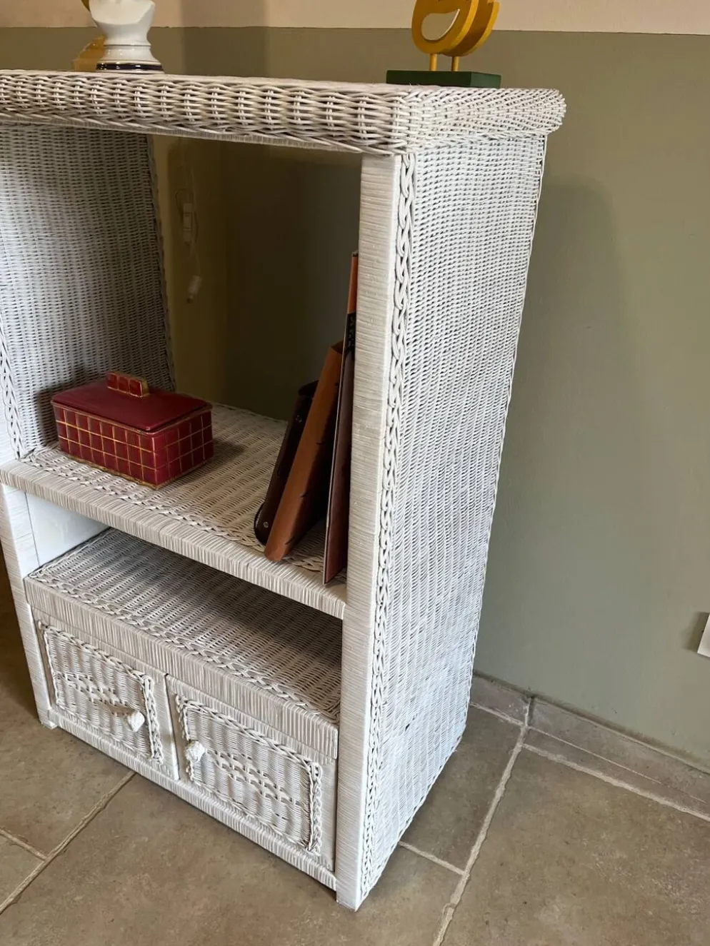 Meuble en osier blanc