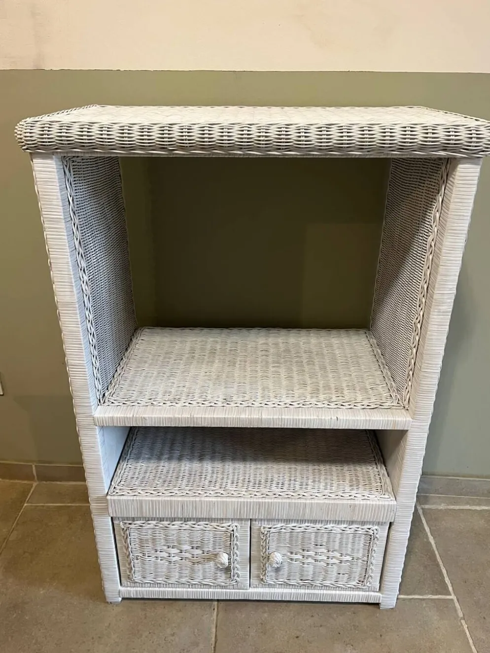 Meuble en osier blanc