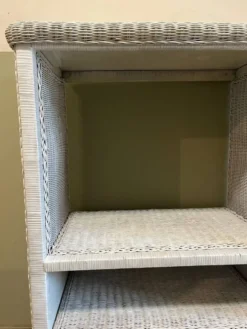 Meuble en osier blanc