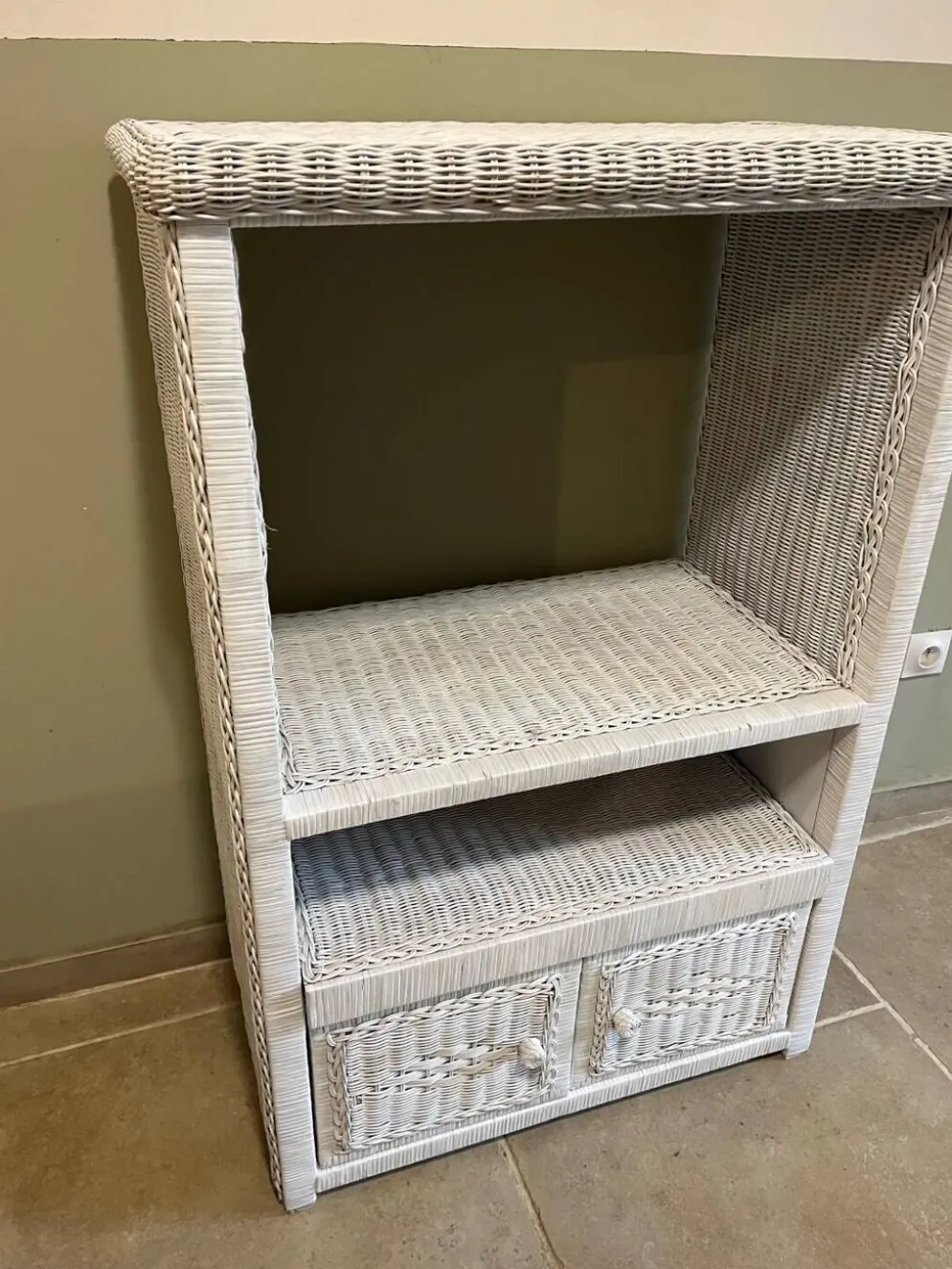 Meuble en osier blanc