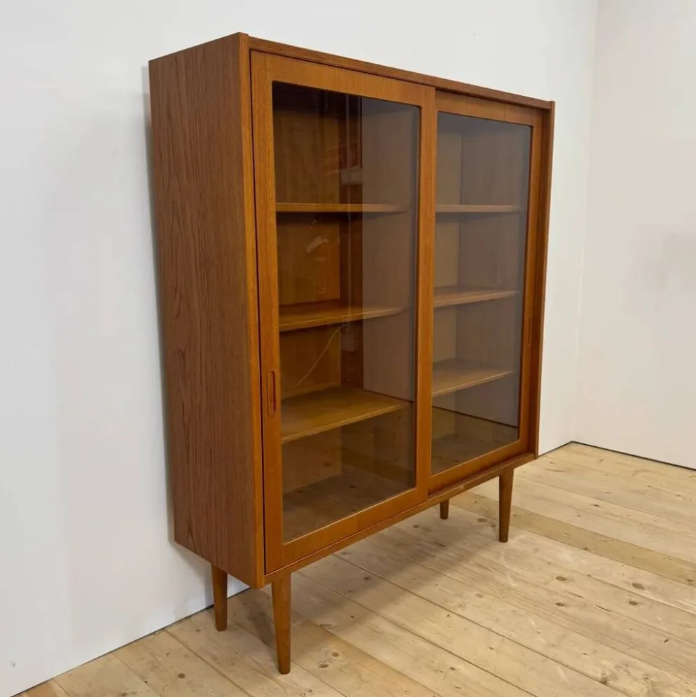 Meuble en teck avec portes coulissantes en verre, Danemark 1960