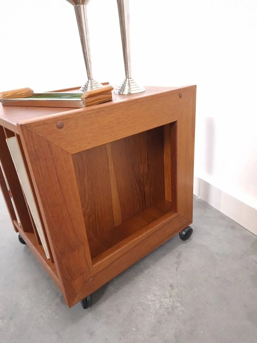 Meuble en teck LP sur roulettes, table d'appoint, table de nuit, meuble 2