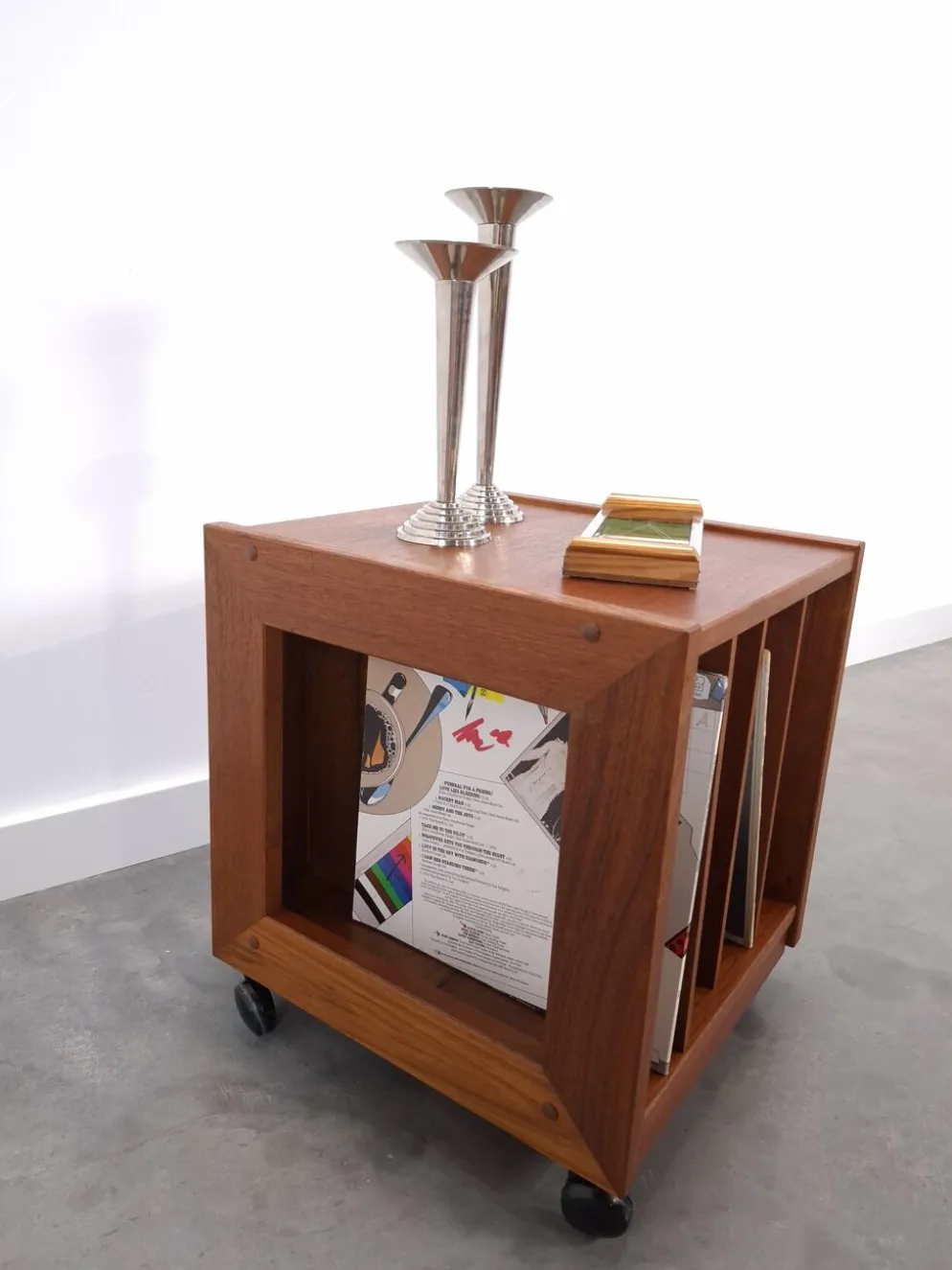 Meuble en teck LP sur roulettes, table d'appoint, table de nuit, meuble 2