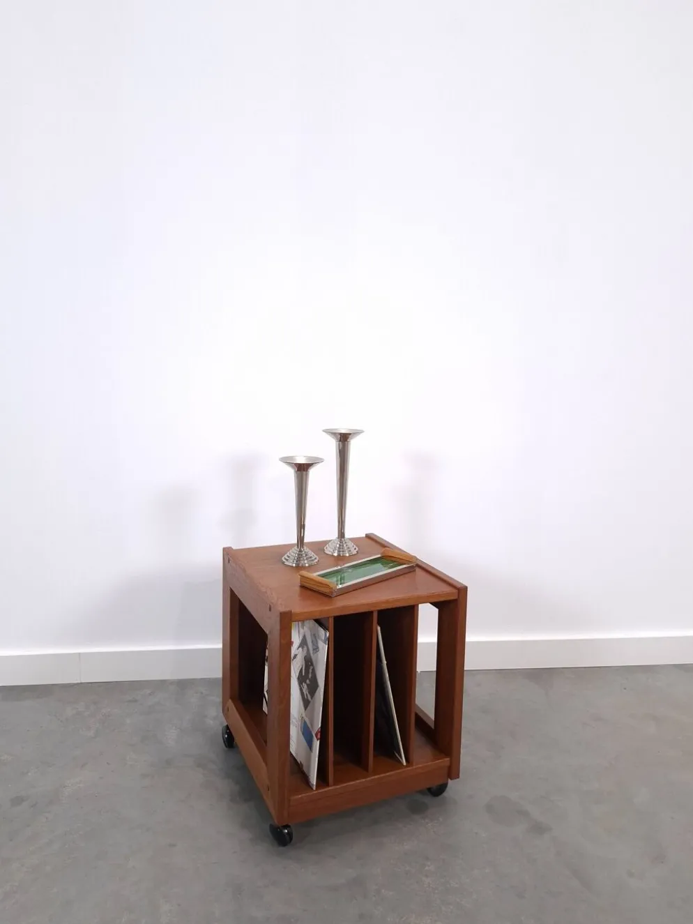 Meuble en teck LP sur roulettes, table d'appoint, table de nuit, meuble 2