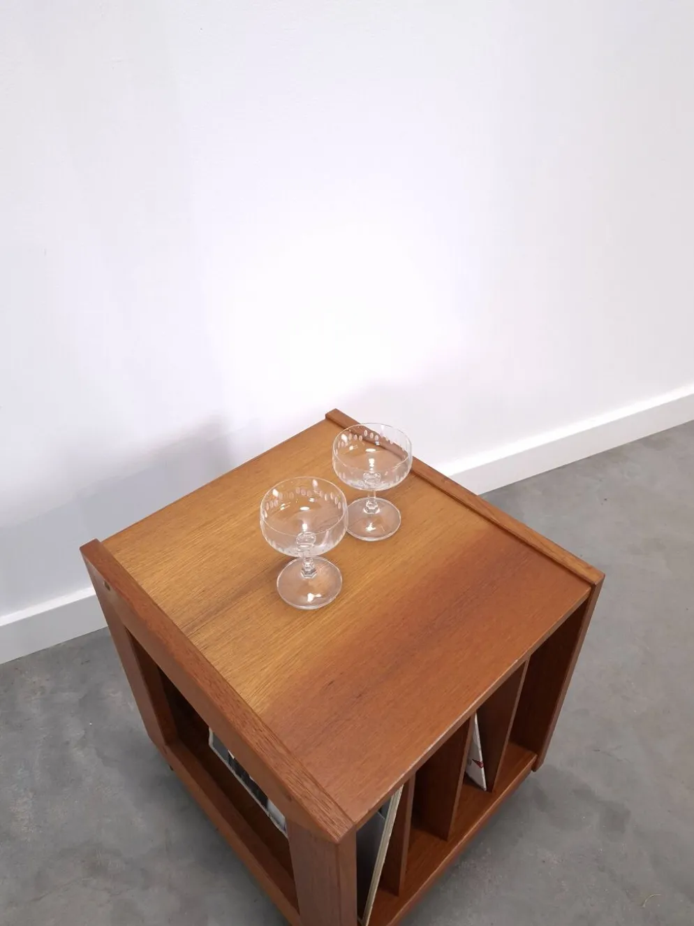 Meuble en teck LP sur roulettes, table d'appoint, table de nuit, armoire 1