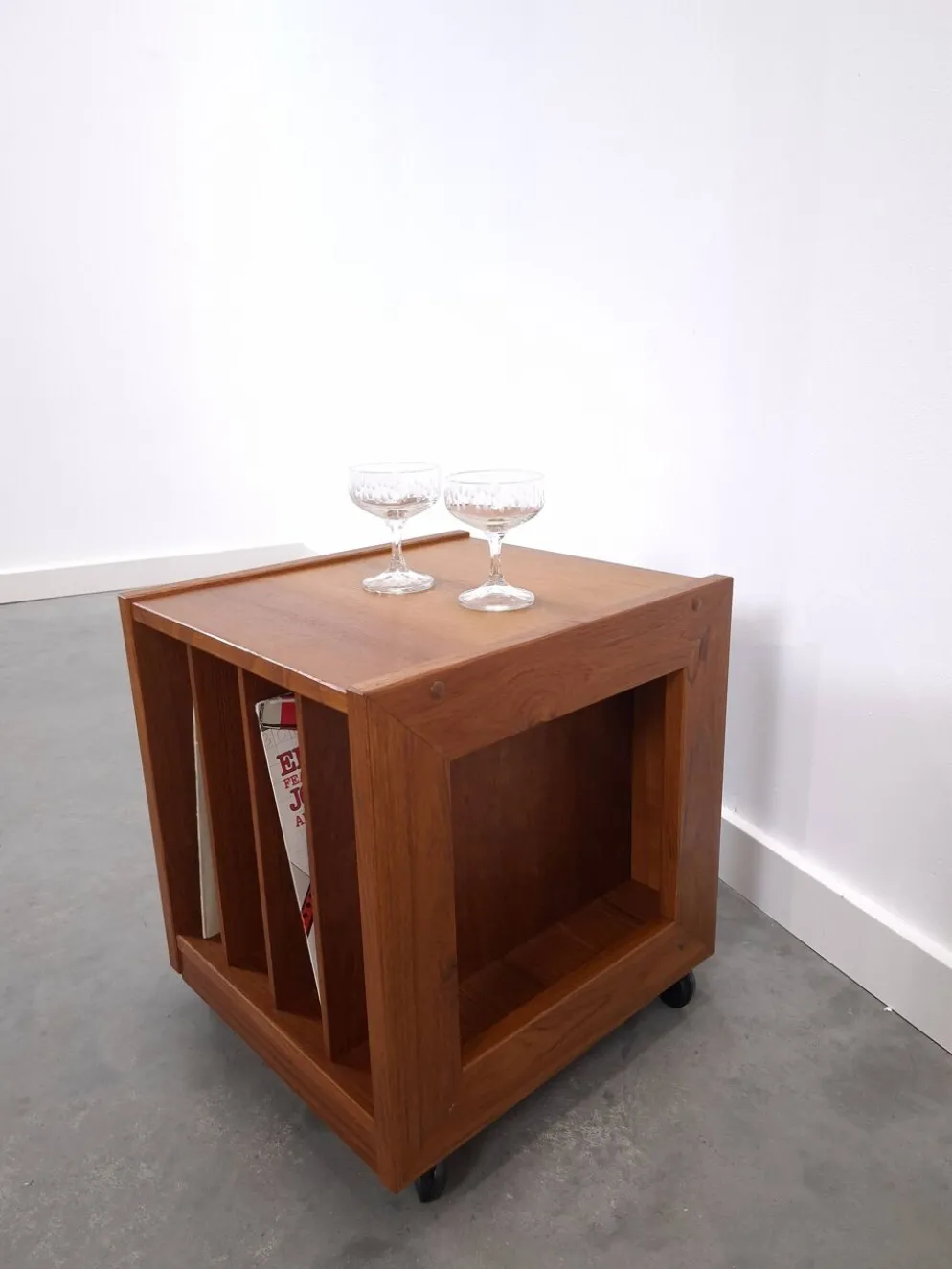 Meuble en teck LP sur roulettes, table d'appoint, table de nuit, armoire 1