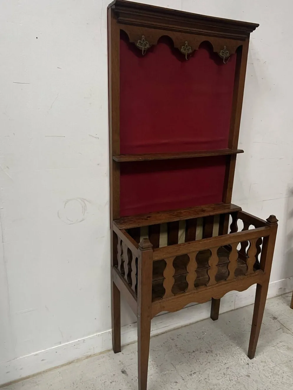 Meuble " Etimier de Picardie " en bois de chêne XVIII siècle