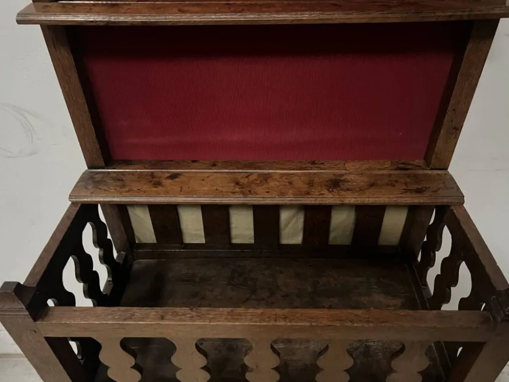 Meuble " Etimier de Picardie " en bois de chêne XVIII siècle