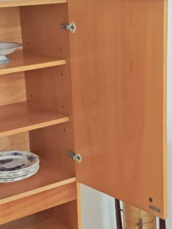 Meuble haut ancien télévision, Vaisselier armoire par Drevotex Zamberk