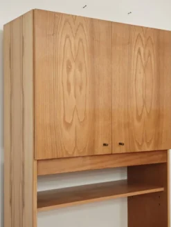 Meuble haut ancien télévision, Vaisselier armoire par Drevotex Zamberk