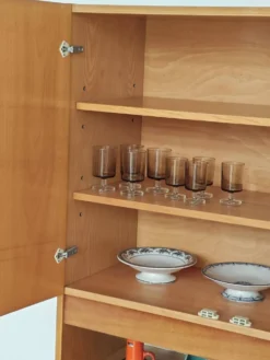 Meuble haut ancien télévision, Vaisselier armoire par Drevotex Zamberk