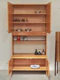 Meuble haut ancien télévision, Vaisselier armoire par Drevotex Zamberk