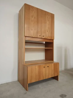 Meuble haut ancien télévision, Vaisselier armoire par Drevotex Zamberk