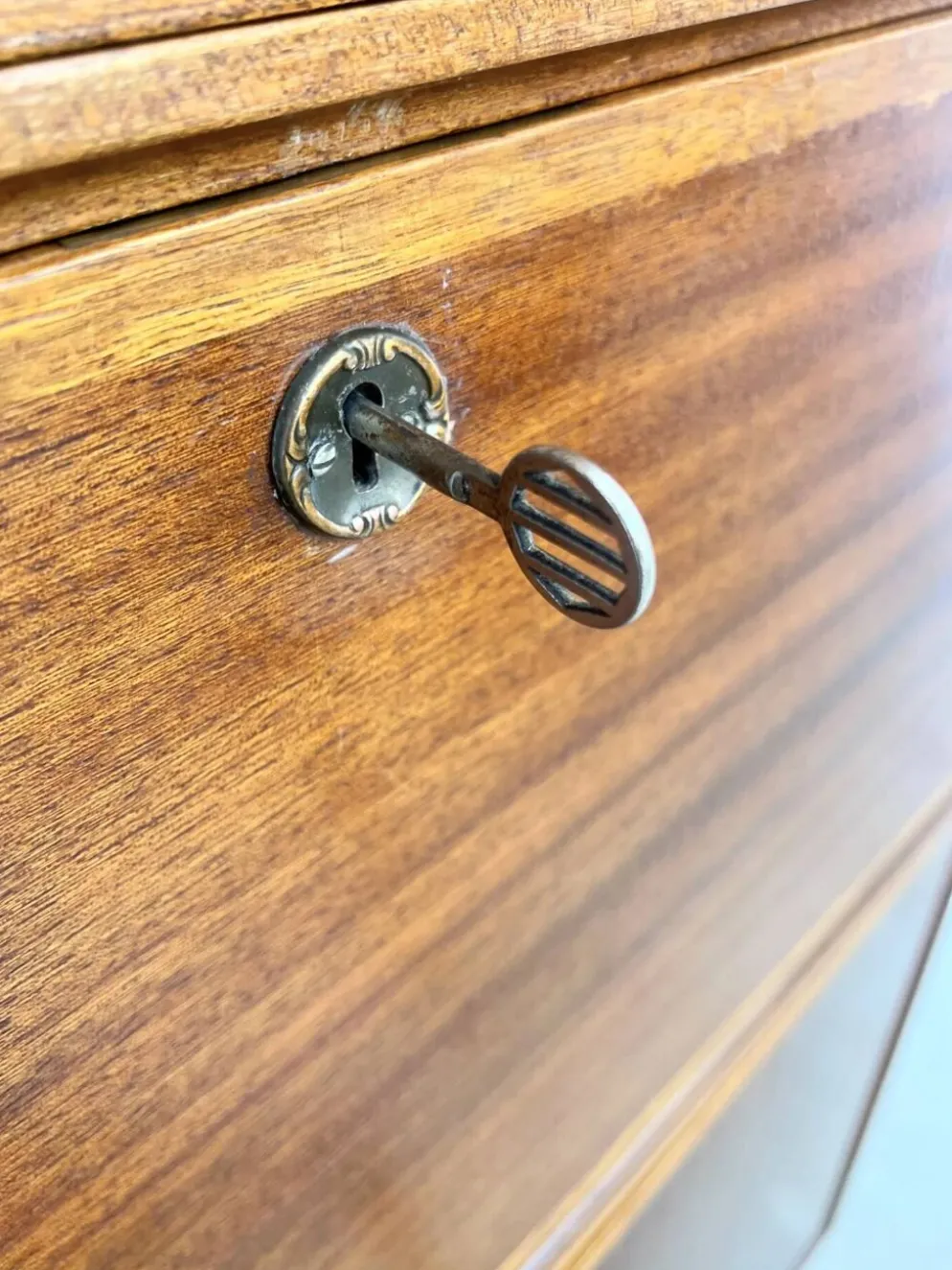 Meuble haut en acajou à abattant — bar ou secrétaire, sur mesure, années 60