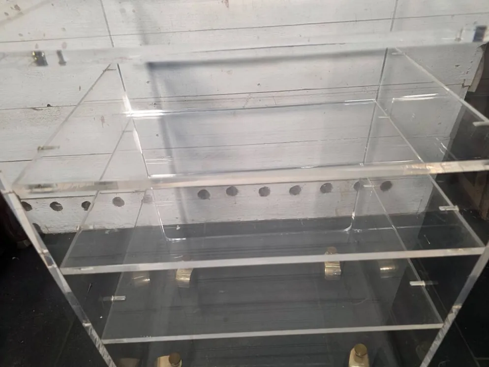 Meuble Hi-Fi en plexiglas des années 70