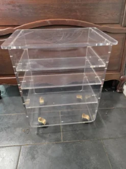 Meuble Hi-Fi en plexiglas des années 70