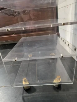 Meuble Hi-Fi en plexiglas des années 70
