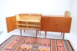 Meuble Hi-Fi vintage des années 1960, buffet en teck, style rétro.