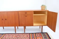 Meuble Hi-Fi vintage des années 1960, buffet en teck, style rétro.