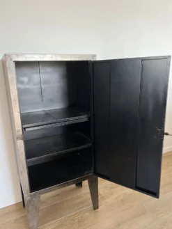 Meuble industriel vintage