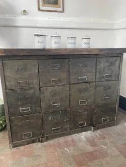 Meuble militaire 1945 12 tiroirs