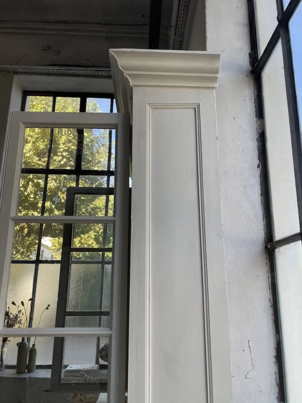 Meuble métier vitrine XL patine blanche