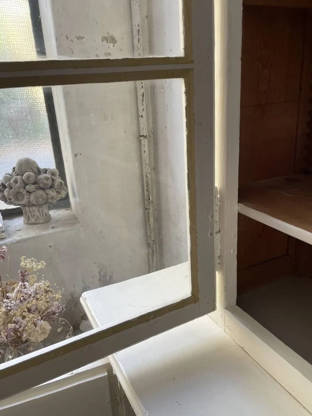 Meuble métier vitrine XL patine blanche