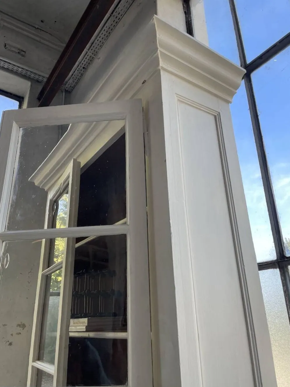 Meuble métier vitrine XL patine blanche