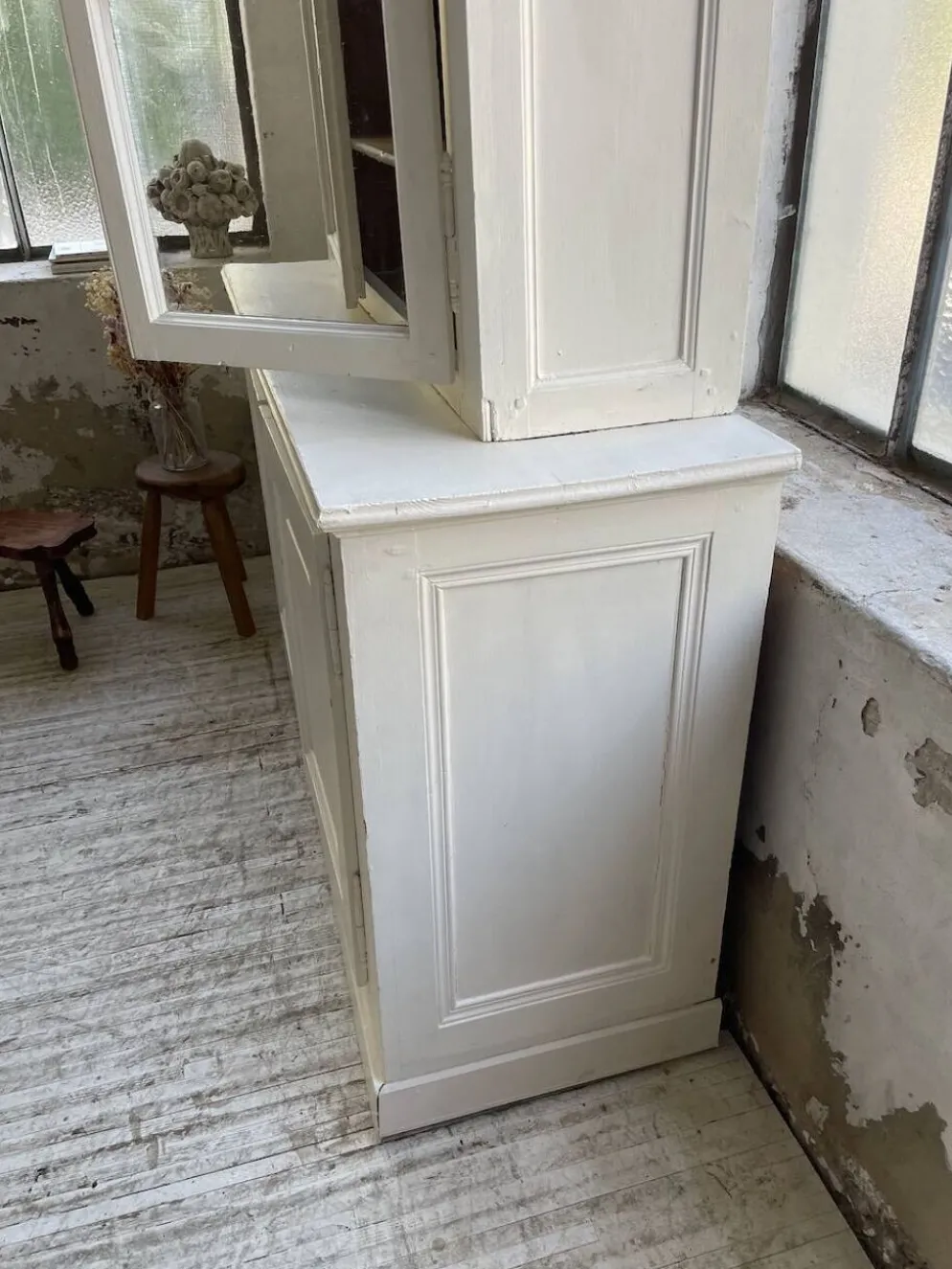 Meuble métier vitrine XL patine blanche