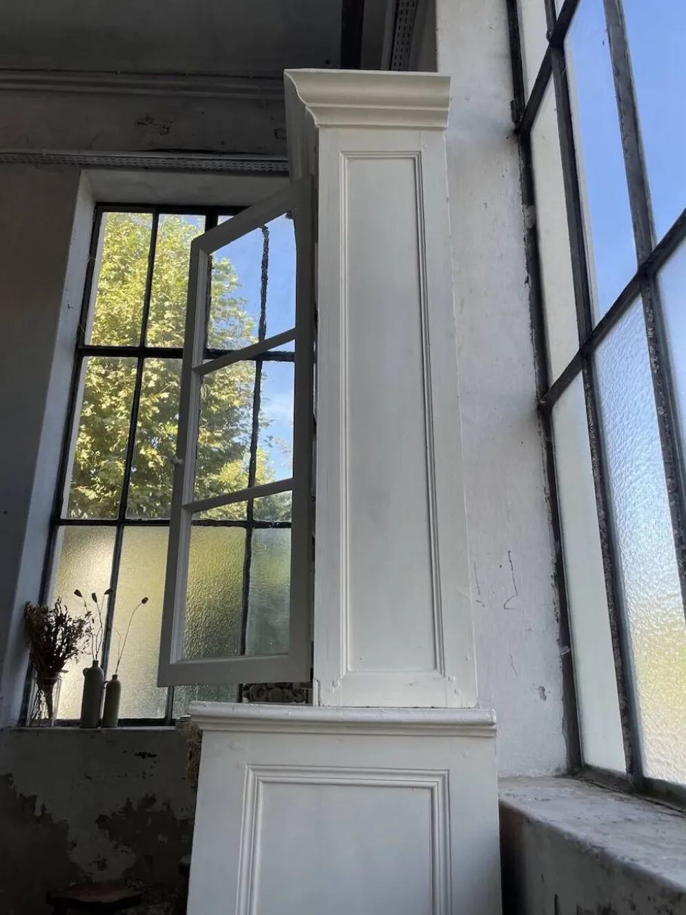 Meuble métier vitrine XL patine blanche