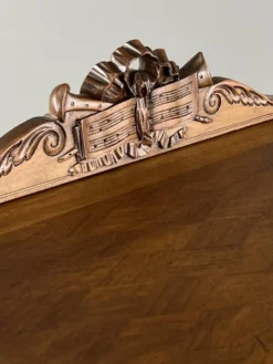 Meuble à musique de style Louis XVI en bois sculpté avec cannage, XIXe Siècle