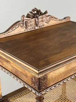 Meuble à musique de style Louis XVI en bois sculpté avec cannage, XIXe Siècle