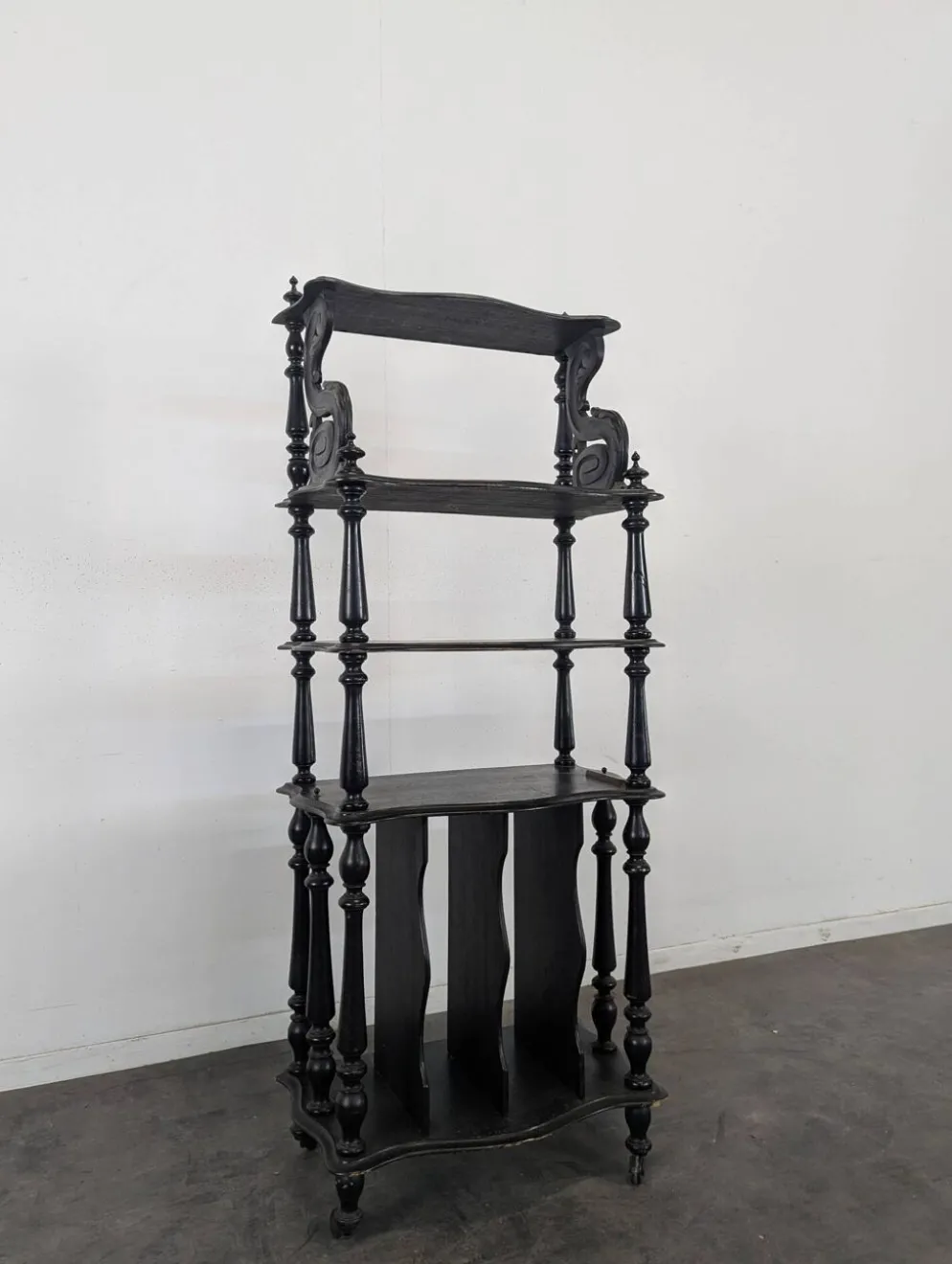 Meuble à partition de musique Napoléon III en bois noirci