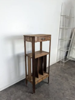 Meuble à partitions 1900 en noyer à casiers et un tiroir