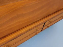 Meuble présentoir bibliothèque avec tiroirs vintage en bois des années 60