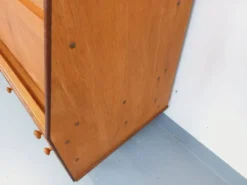 Meuble présentoir bibliothèque avec tiroirs vintage en bois des années 60