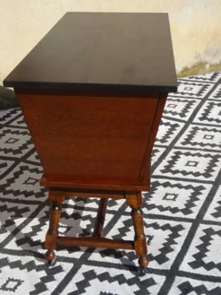 Meuble pétrin sur roulettes