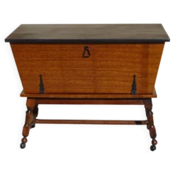 Meuble pétrin sur roulettes
