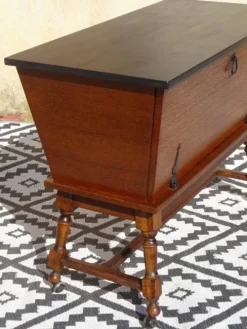 Meuble pétrin sur roulettes