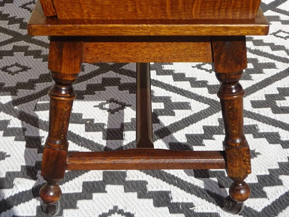 Meuble pétrin sur roulettes