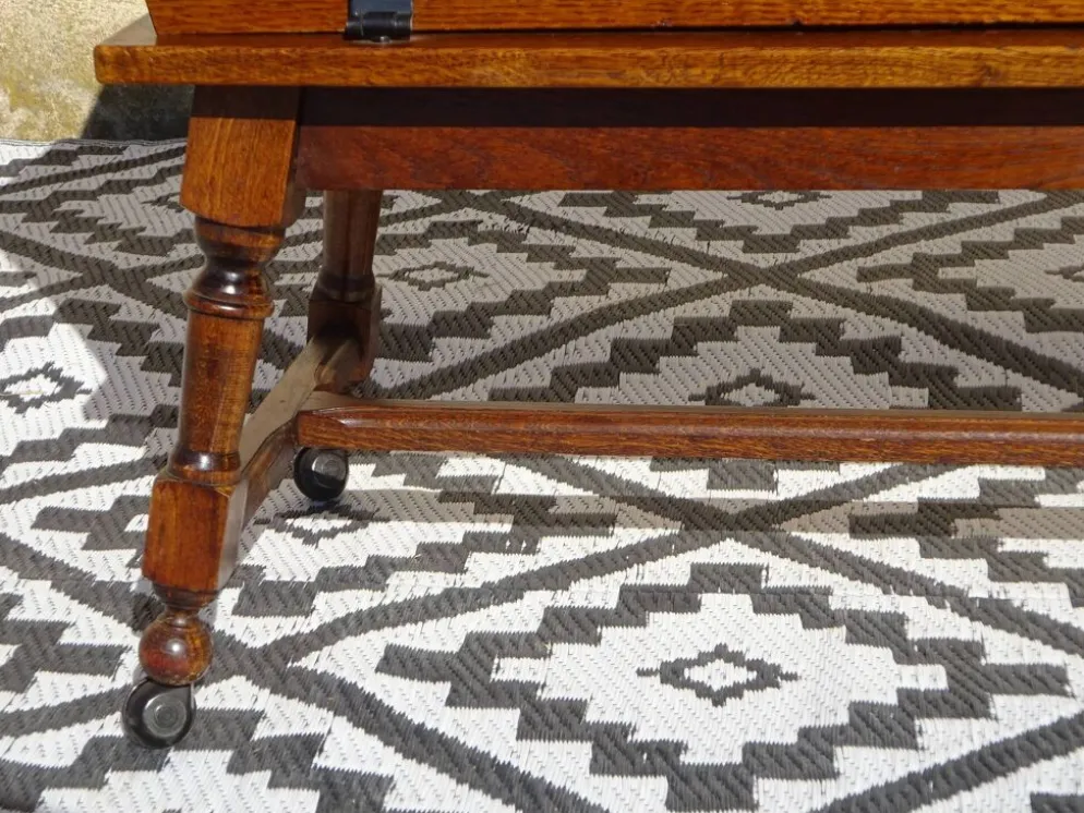 Meuble pétrin sur roulettes