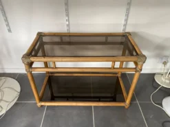 Meuble rangement télé en rotin et verre vintage 1950