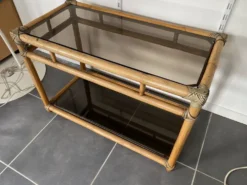 Meuble rangement télé en rotin et verre vintage 1950