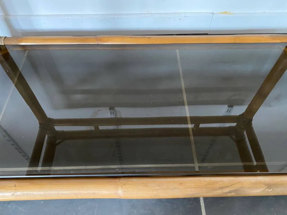 Meuble rangement télé en rotin et verre vintage 1950
