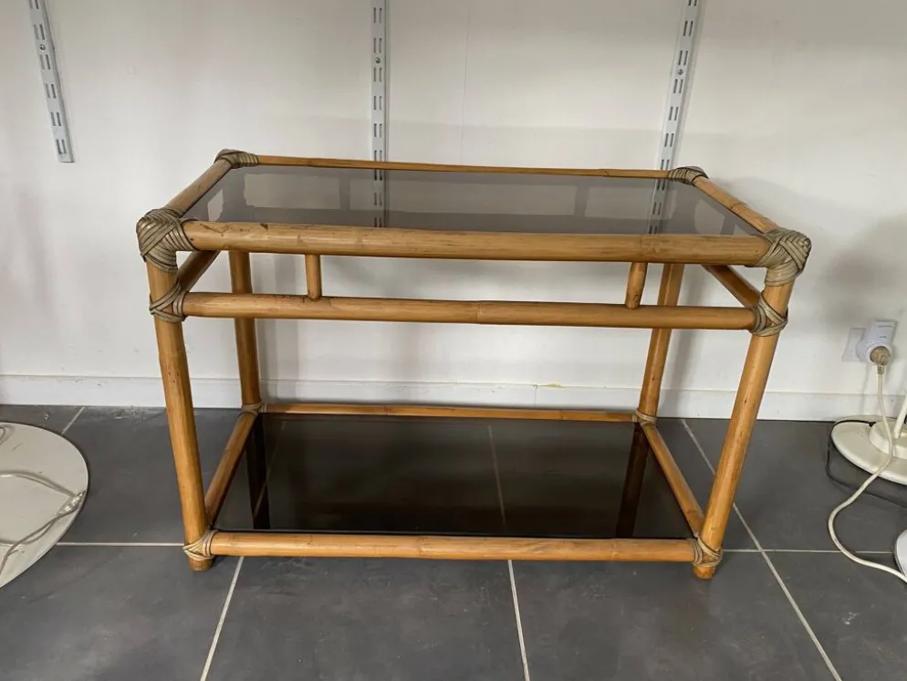 Meuble rangement télé en rotin et verre vintage 1950