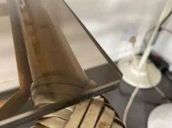 Meuble rangement télé en rotin et verre vintage 1950