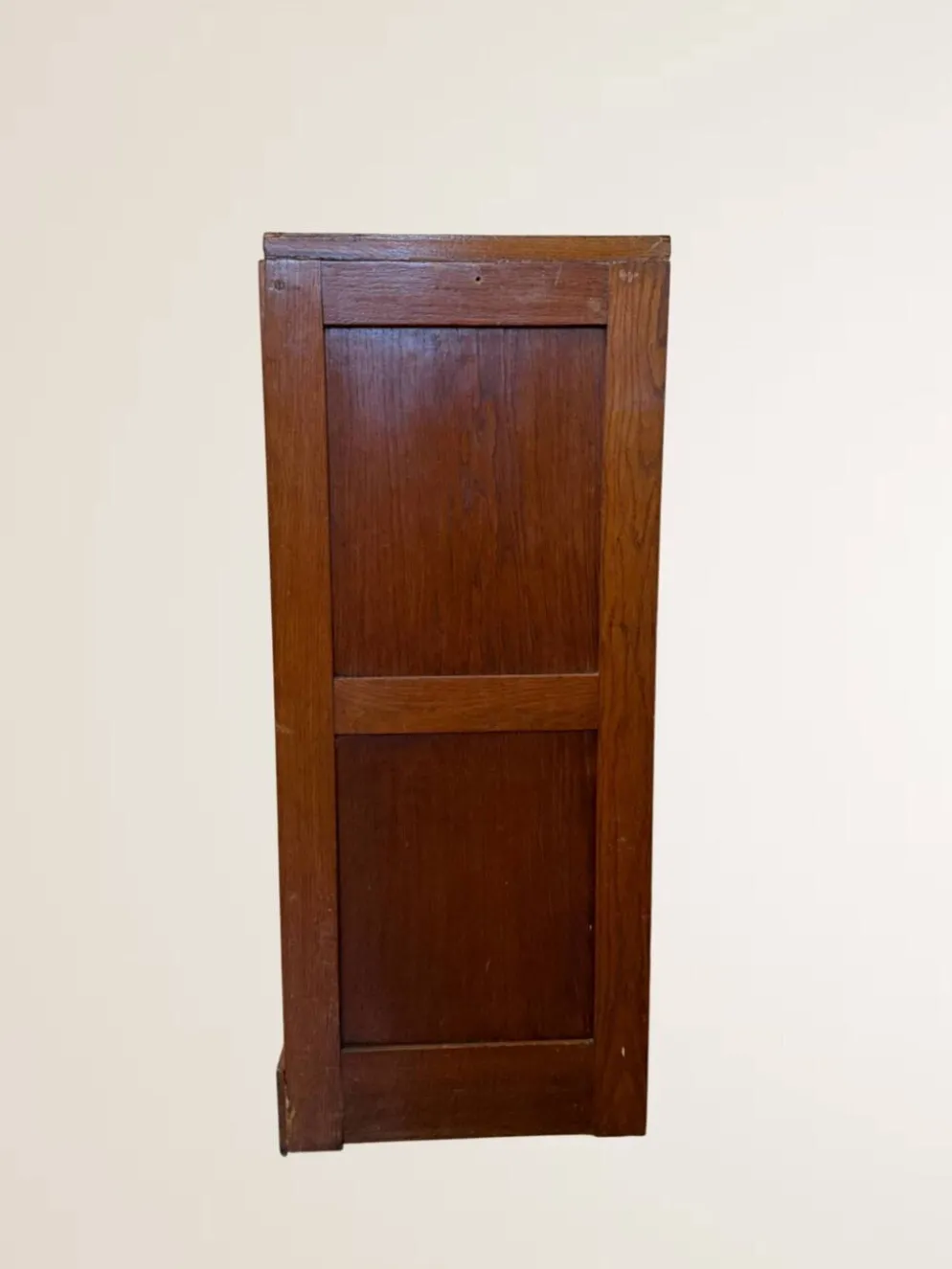 Meuble à rideau bas en bois clair