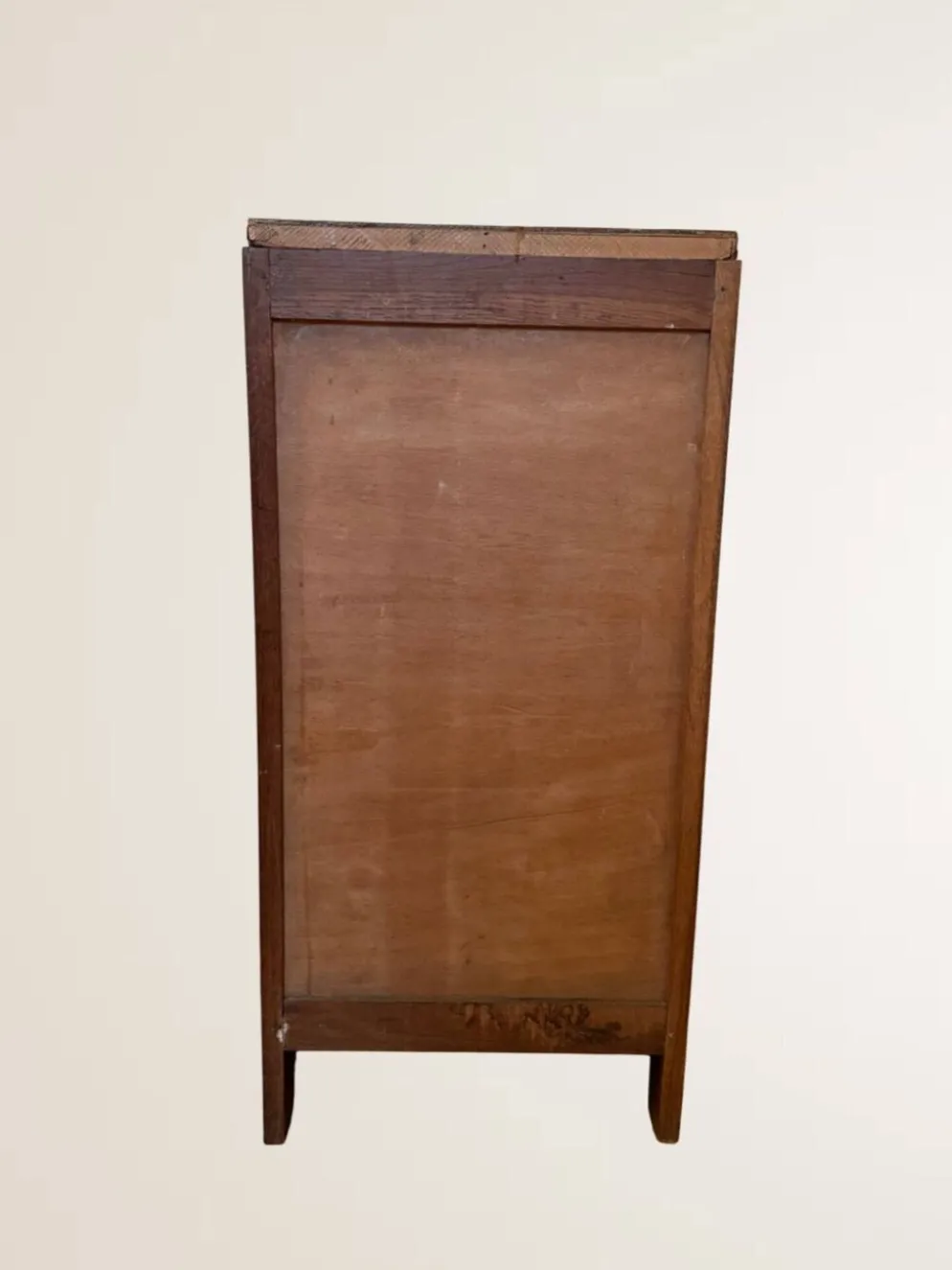 Meuble à rideau bas en bois clair