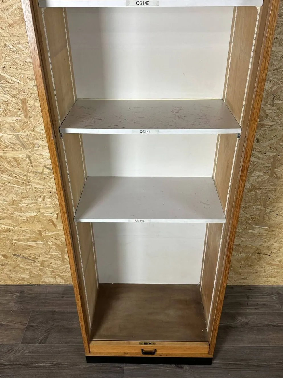Meuble à rideau par Dobergo, 1950-1960