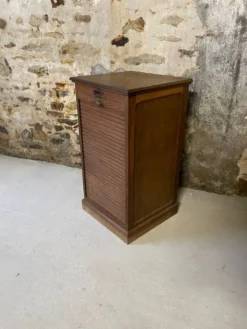 Meuble à rideau vintage bois